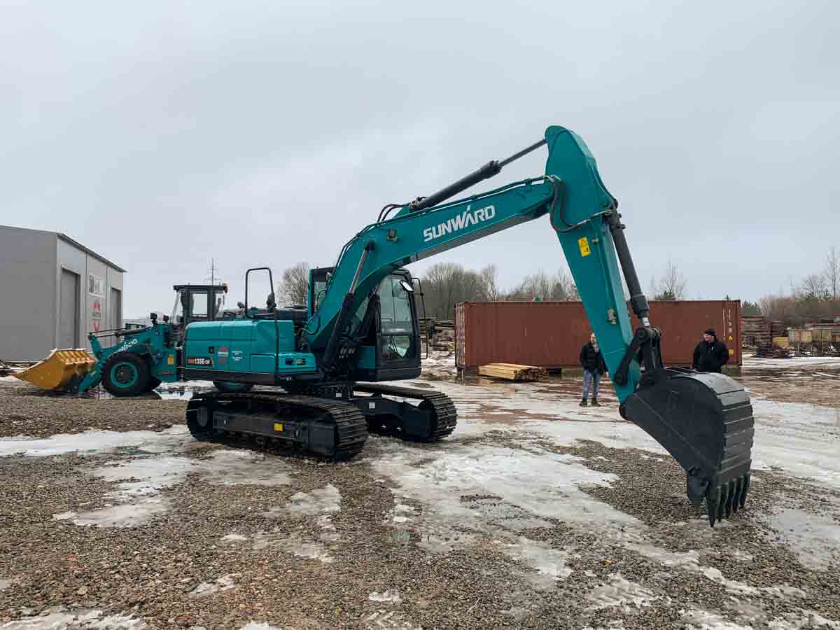 Экскаватор Sunward